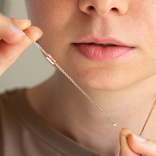 Silberne Halskette mit einem Buchstaben Ihrer Wahl und Lab Grown Diamanten Lupe