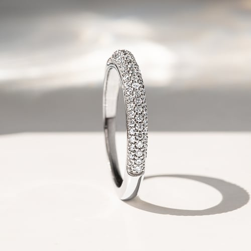 Diamant Eternity Ring und Herren Halbkugel-Forma Trauring Louisa