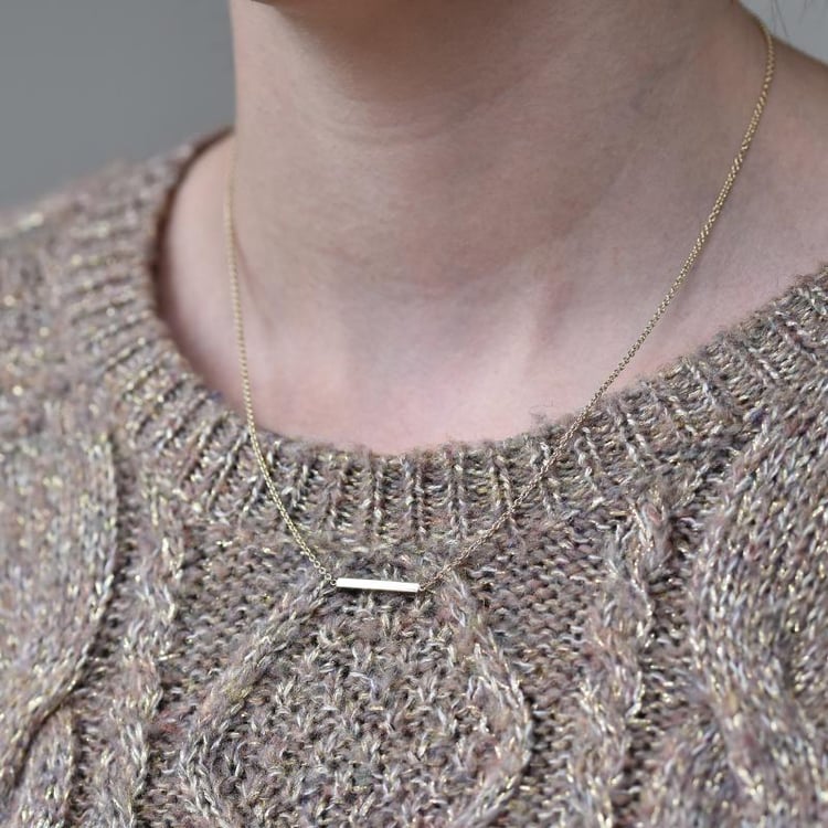 Feine Halskette aus Gold Bar 24610