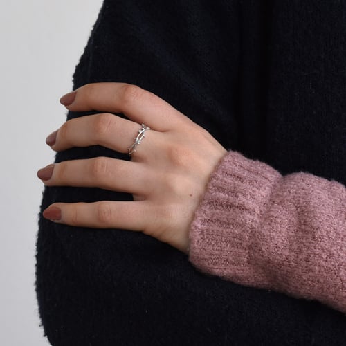 Zarter Ring mit einem Zweiglein und Lab Grown Diamanten Hamana