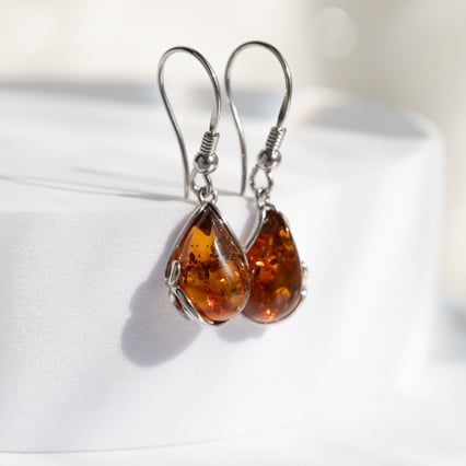 Hängende Silberohrringe mit Bernstein Festa