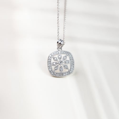 Anhänger mit Diamantblüte Alexisa