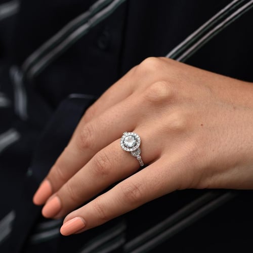 Verlobungsring im Halo-Stil mit Aquamatin und Diamanten Varana