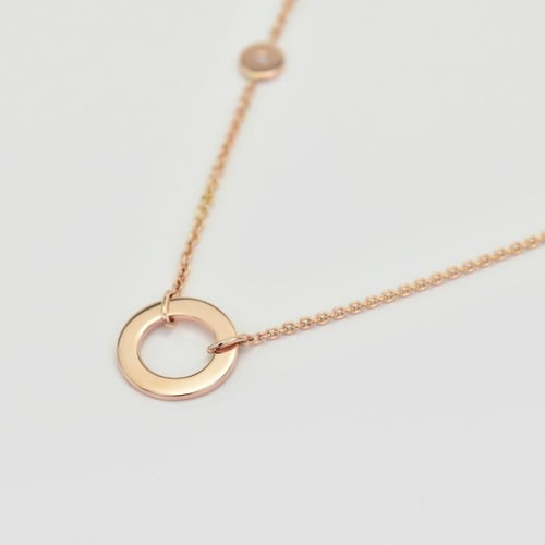 Silberkette mit einem Kreis und einem Diamanten Emelda