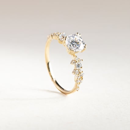 Romantischer Verlobungsring mit Diamanten Alys