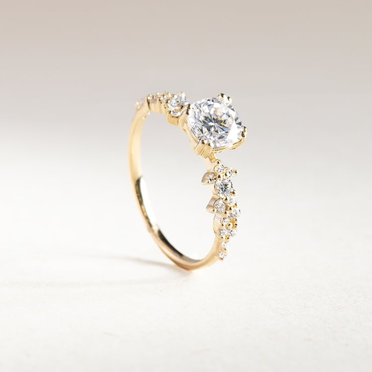 Romantischer Verlobungsring mit Diamanten Alys 146176