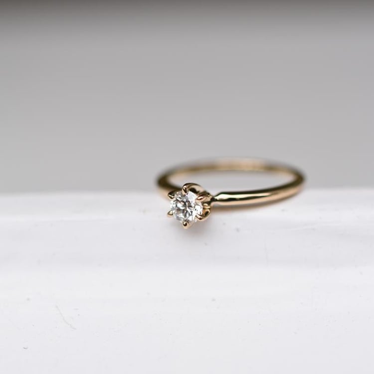 Solitär-Verlobungsring mit 0.30 Karat GIA zertifiziertem Diamant Mala 96608