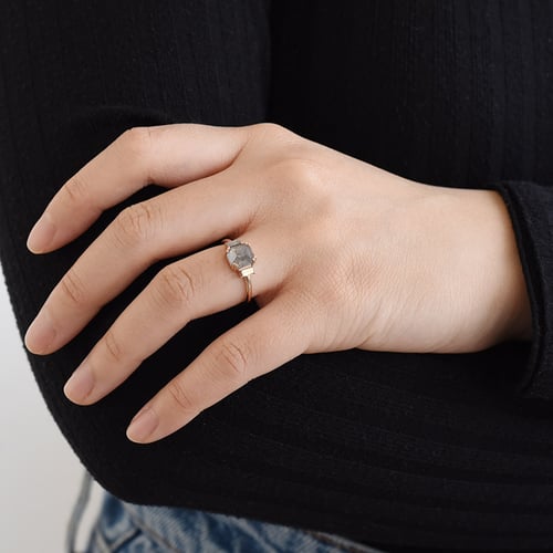 Goldener Ring mit Oktogon und Baguette Salt and Pepper Diamanten Veli