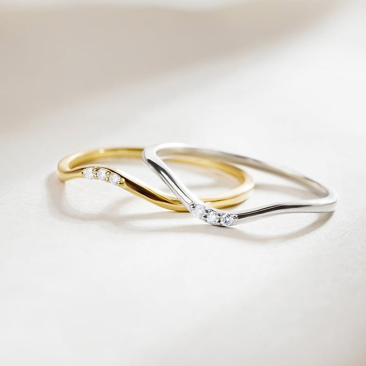 Silberring in V-Form mit drei Diamanten Cason 157759