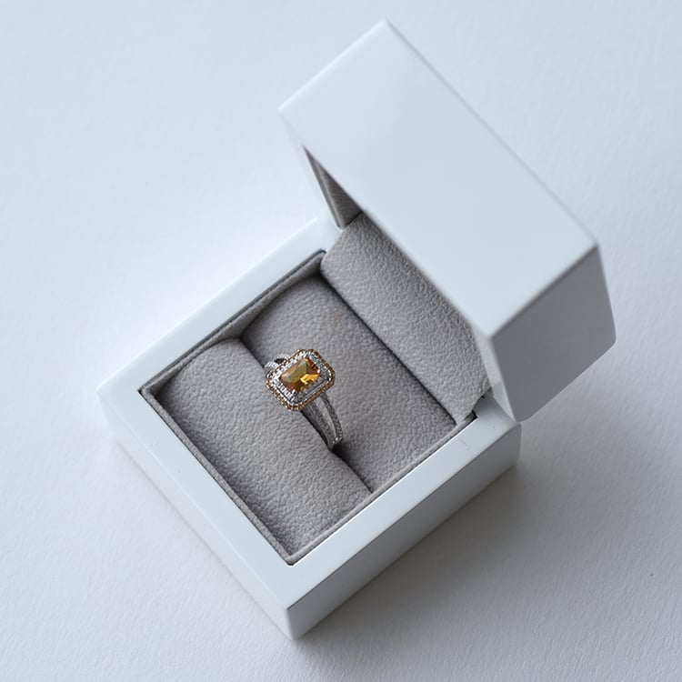 Zitrin Goldring mit Diamanten in Eppi-Geschenkbox 61840