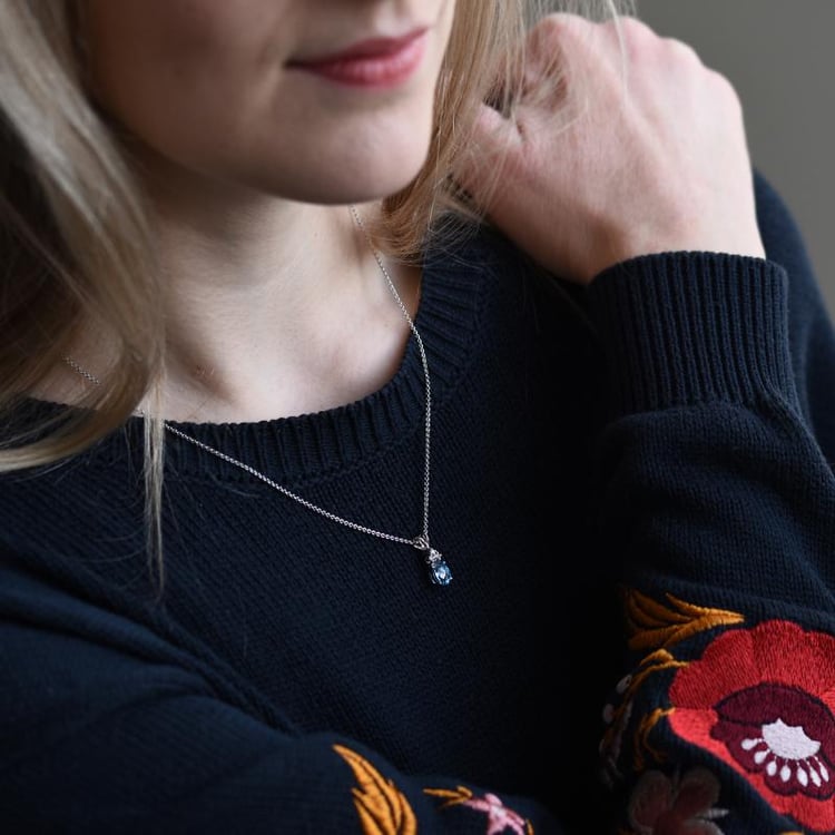 Topas in goldener Kette 51472