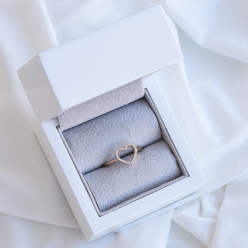 Romantischer Ring mit Diamanten Luice