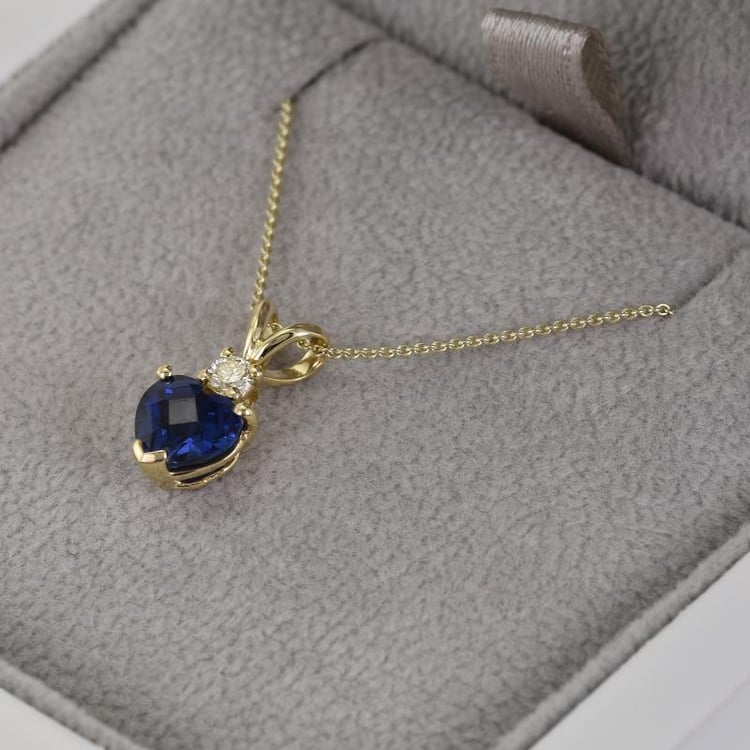 Goldanhänger mit Saphir-Herz und Diamanten Dorevie 38800