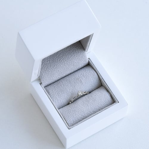 Unkonventioneller Diamantring Suzanne