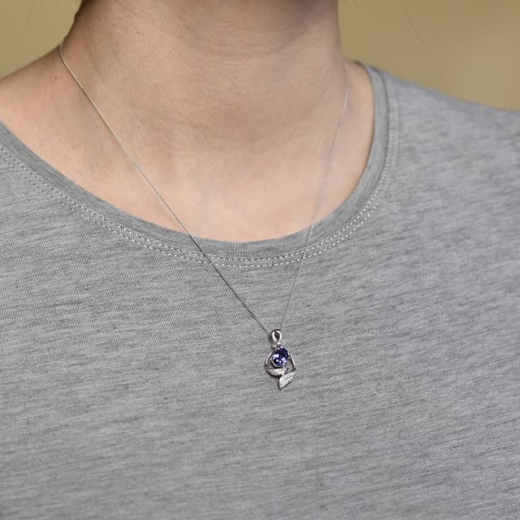 Halskette aus Weißgold mit Tansanit 6162