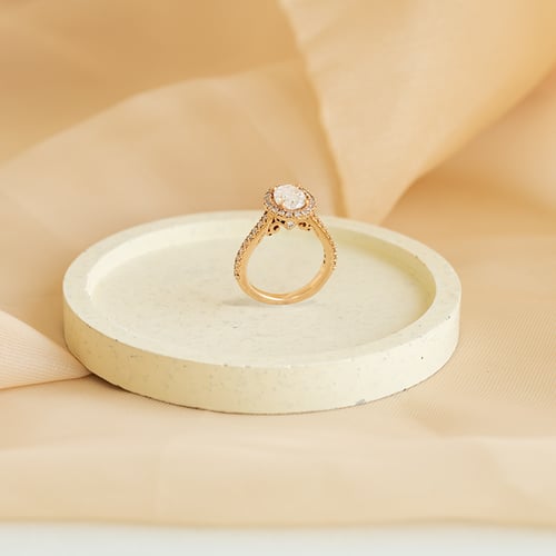 Eleganter Verlobungsring aus Gold mit Moissanit Jody