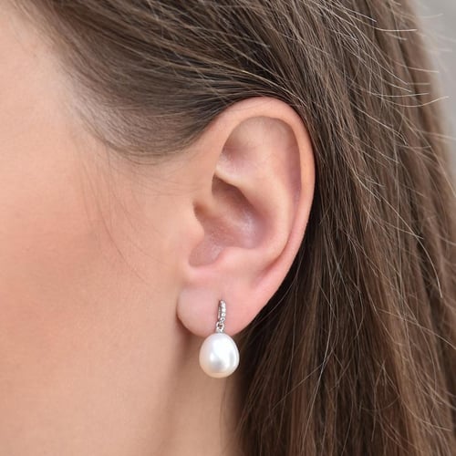 Goldene Perlenohrringe mit Diamanten Manisha