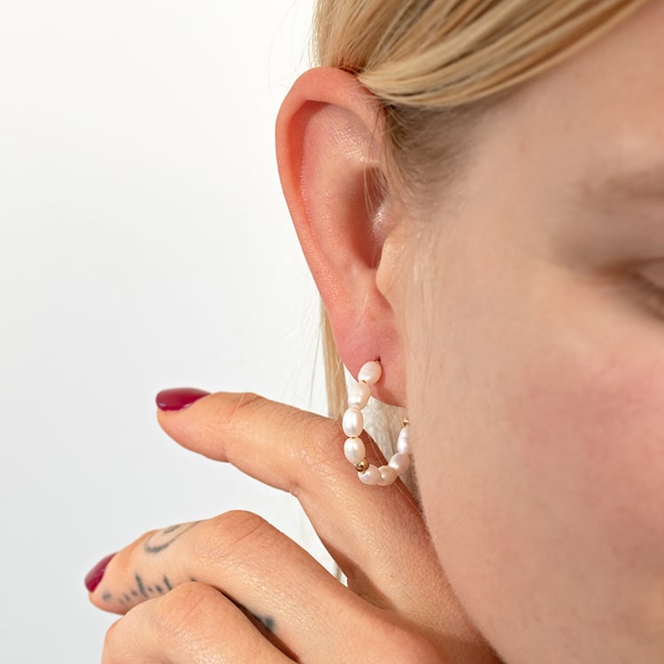 Silberne runde Ohrringe mit Perlen Roxanne 132774