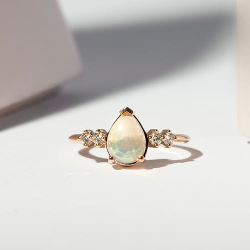 Opal-Ring mit Diamanten Ammara