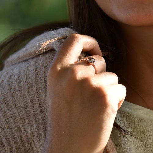 Goldener Ring mit Diamant im Rosenschliff Vertius