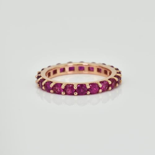 Goldener Memoryring mit Rubinen Brites