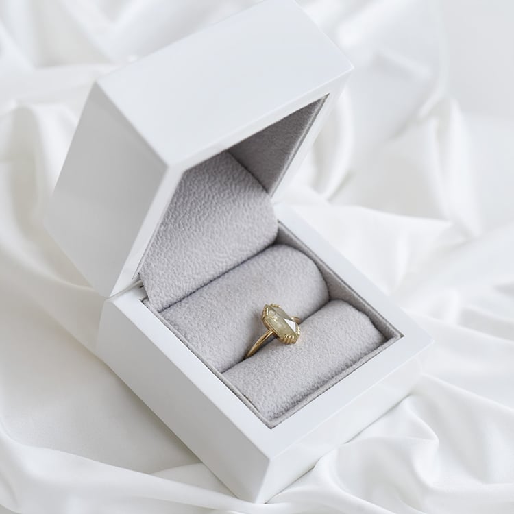 Goldener Verlobungsring 92592