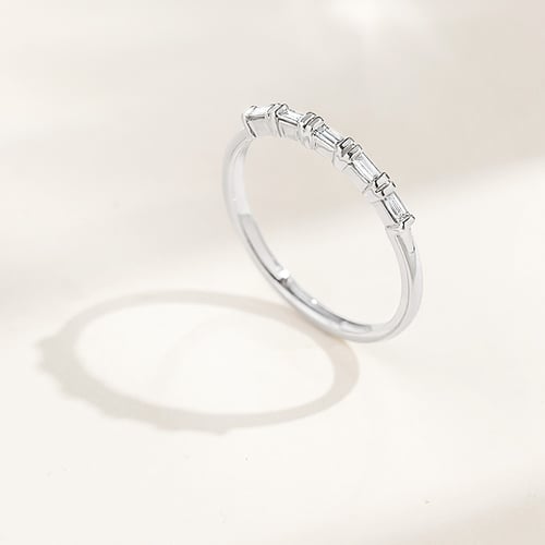 Eternity-Ring mit Lab Grown Baguette-Diamanten Hari