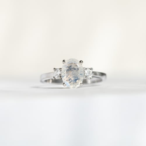 Goldring mit Mondstein und Moissanit Letty