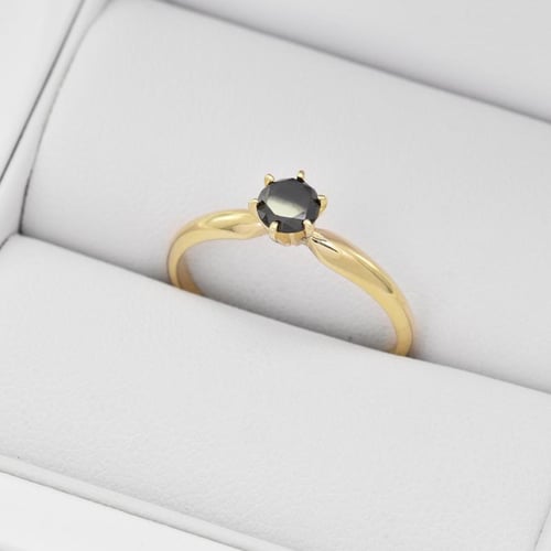 Goldener Verlobungsring mit schwarzem Diamant Mala