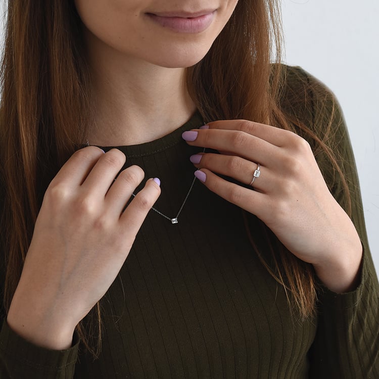 Verlobungsring mit Diamant im Smaragdschliff Sade 100356