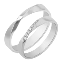 Goldene Eheringe mit Twist und Diamanten Lasha