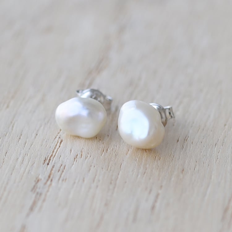 Silberne Ohrstecker mit natürlichen Perlen Nastien 61277