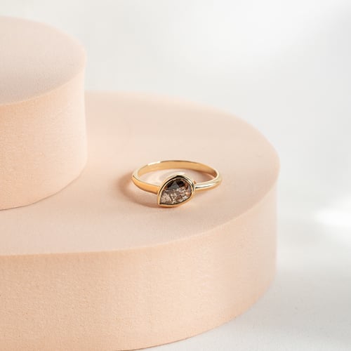 Ring mit Salt and Pepper Diamant Luna