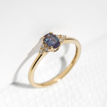 Verlobungsring mit Alexandrit und Diamanten Sheldo