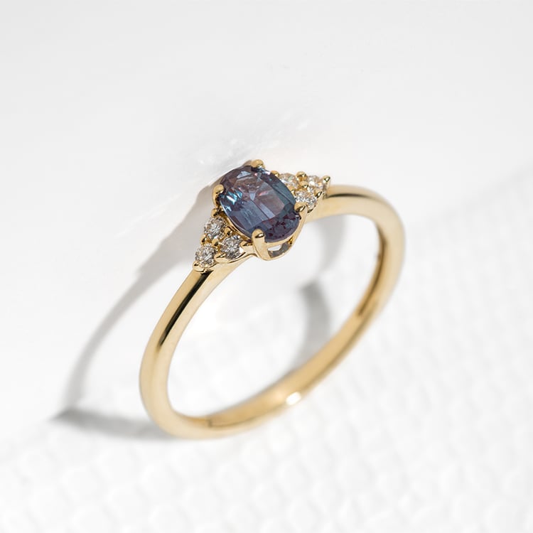 Verlobungsring mit Alexandrit und Diamanten Sheldo 123897