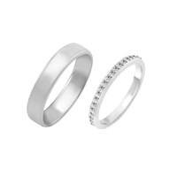 Eheringe aus Eternity-Ring mit Moissaniten und ein breiter Komfort-Ring Mewya
