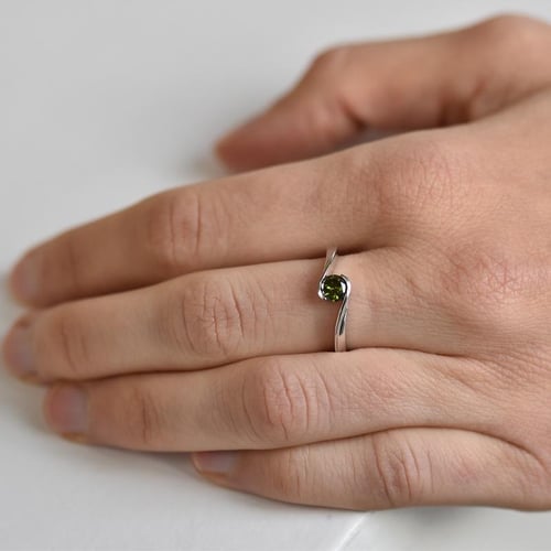Goldener Verlobungsring mit grünem Diamant Yadu