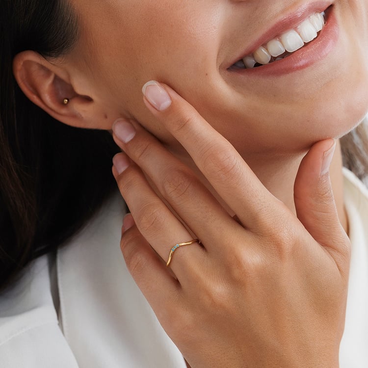 Silberner Ring mit drei blauen Diamanten Cason 157761