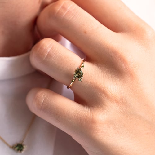 Cluster Verlobungsring mit Moldavit, Saphir und Diamanten Rosa