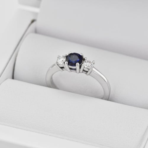 Verlobungsring mit Saphir und Diamanten Clark