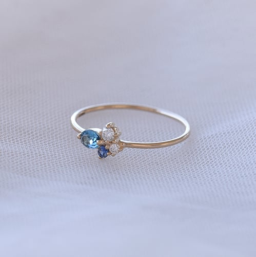 Goldener Cluster-Ring mit Topas, Saphir und Moissanit Avah