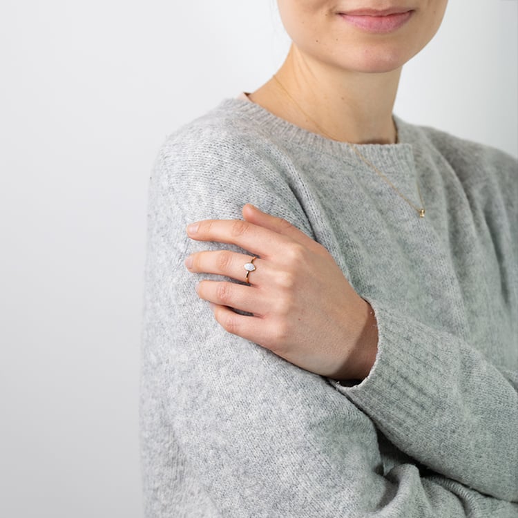 Minimalistischer Goldring mit ovalen Opal Plaire 152380