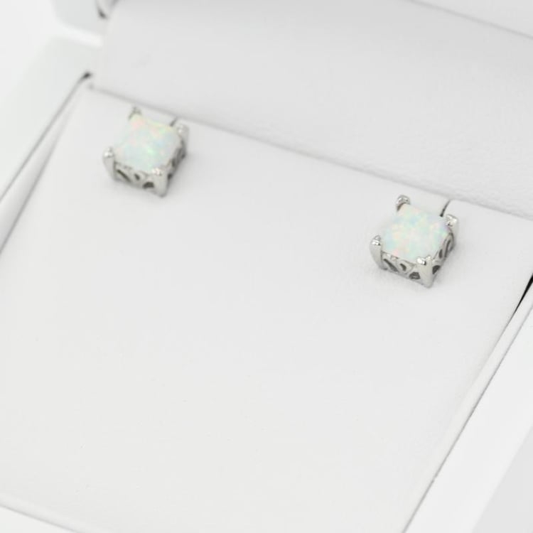 Weiße Opale in Silberohrringen Medini 17906