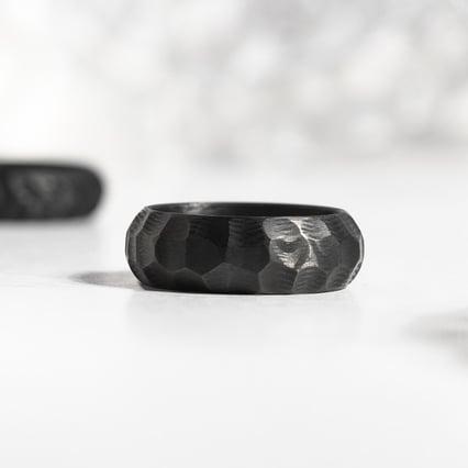 Ring aus Carbon mit atypischer Oberfläche Grover