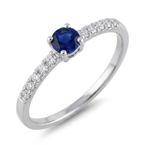 Silberring mit blauem Saphir und seitlichen Lab Grown Diamanten Mikey