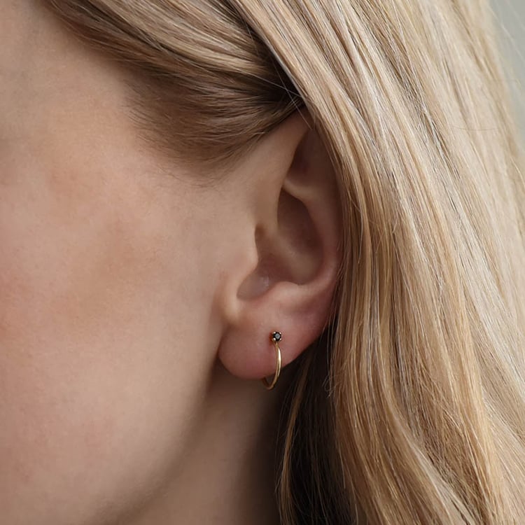 Goldene Ringohrringe mit schwarzen Diamanten Uthyr 93905