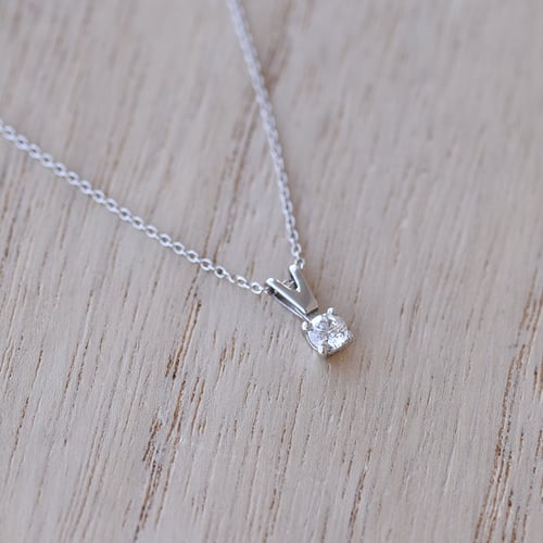 Goldener Anhänger mit Diamant Elba