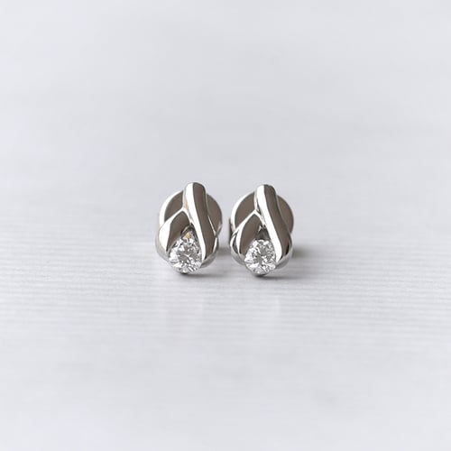 Zarte Ohrringe mit 0.22ct Diamanten Fox