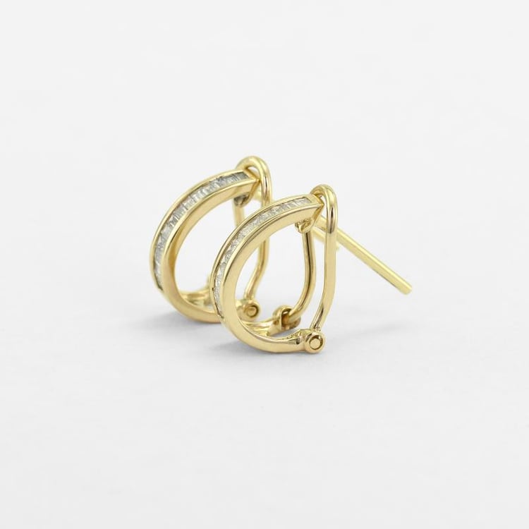 Elegante goldene Ohrclips mit Baguette-Diamanten Emy 47243