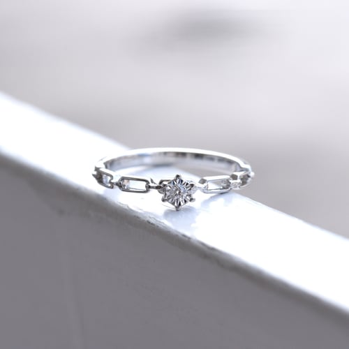 Unkonventioneller Diamantring Suzanne